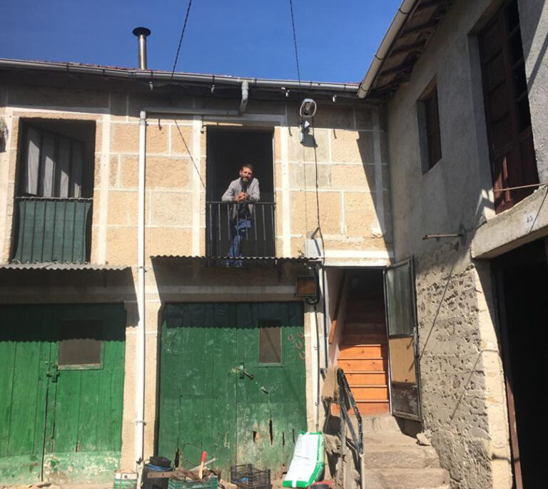 La nueva vida de Fran: de las drogas en Barcelona al paraíso de Lodoselo