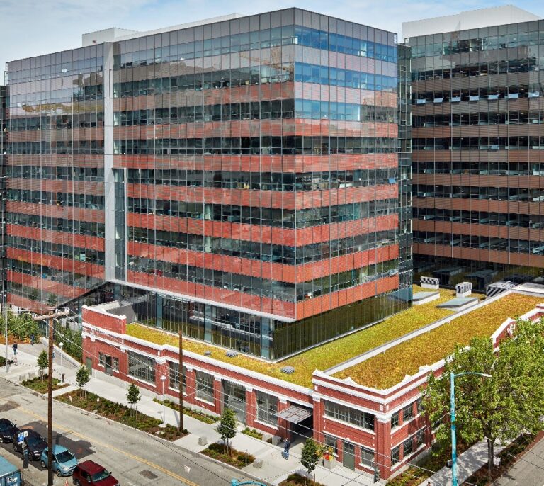 Amancio Ortega será casero de Amazon: compra su sede en Seattle por 650 millones