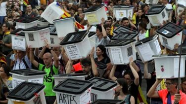 La Abogacía del Estado pide investigar a votantes del 1-O como "masa tumultuaria"