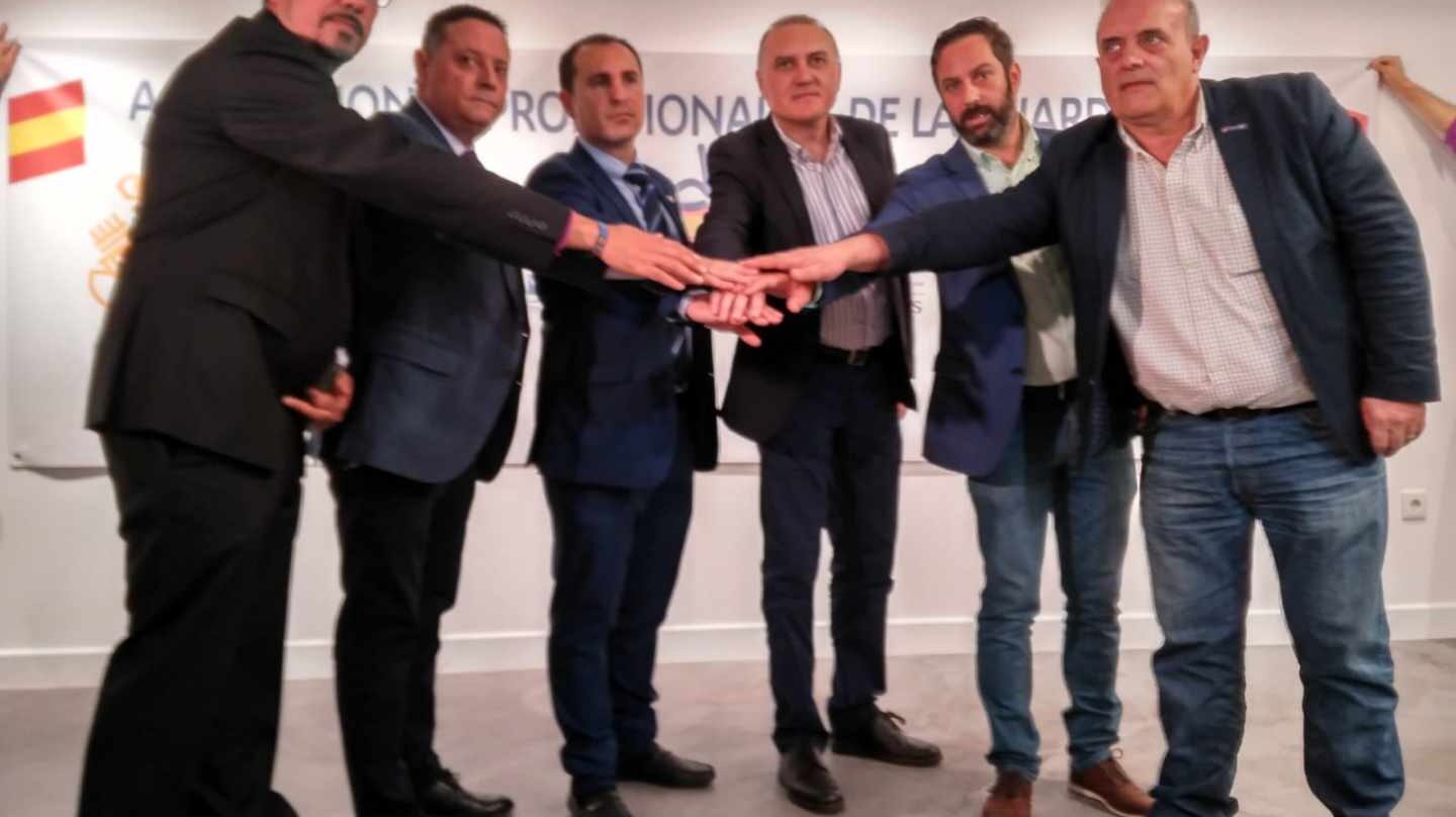 Fernando García (Cabos), Ángel Ramírez (ASESGC), Javier Montes (UO), Alberto Moya (AUGC), Pablo González (AEGC) y Ramón Rodríguez Prendes (UniónGC), este martes en Madrid.