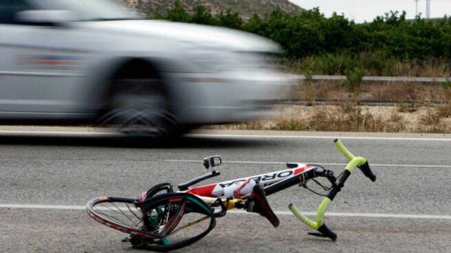 Imagen tras el accidente de un ciclista. Imagen tras el accidente de un ciclista.