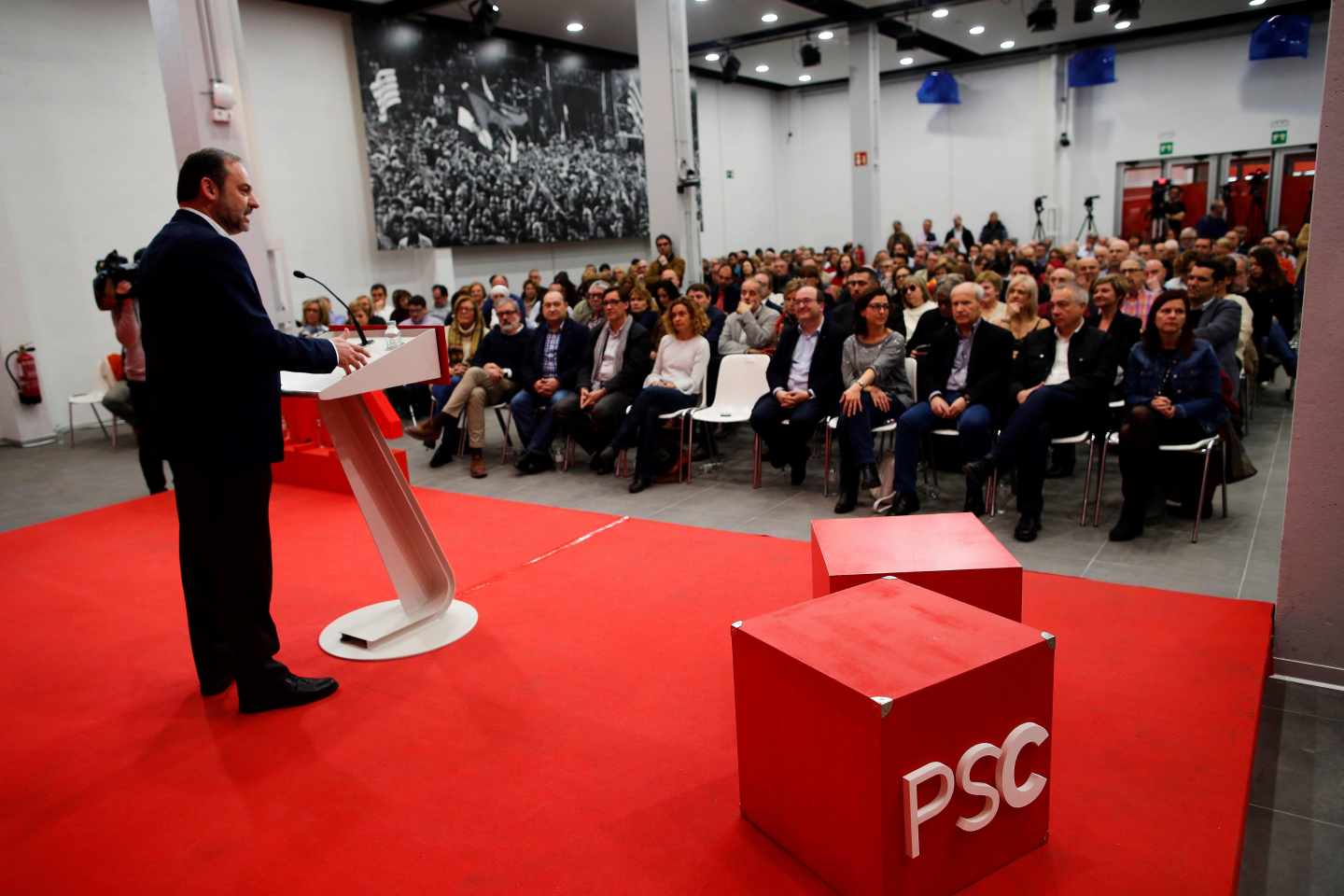 Ábalos llama "impostor" a Valls y se lanza contra Ciudadanos: "Son unos inútiles"