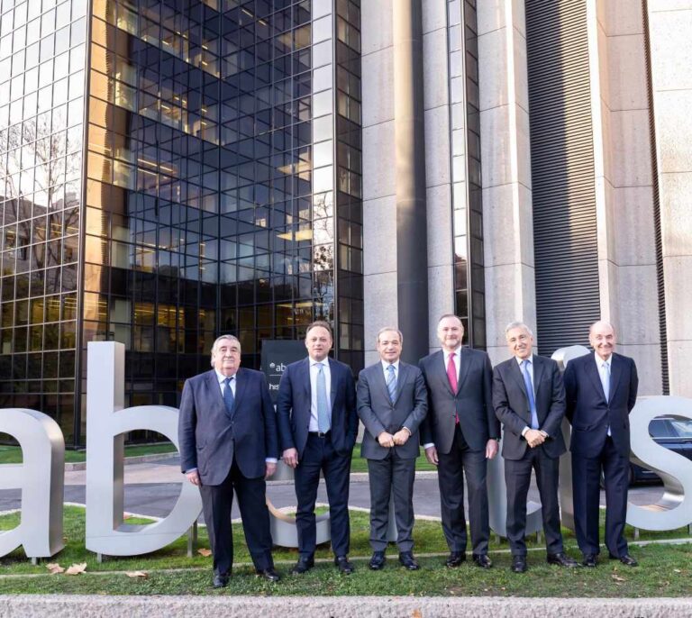 Abertis sale de 'road show' para pedir a los grandes inversores hasta 3.750 millones