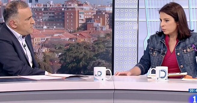 adriana lastra en tve Adriana Lastra, en una entrevista en TVE.