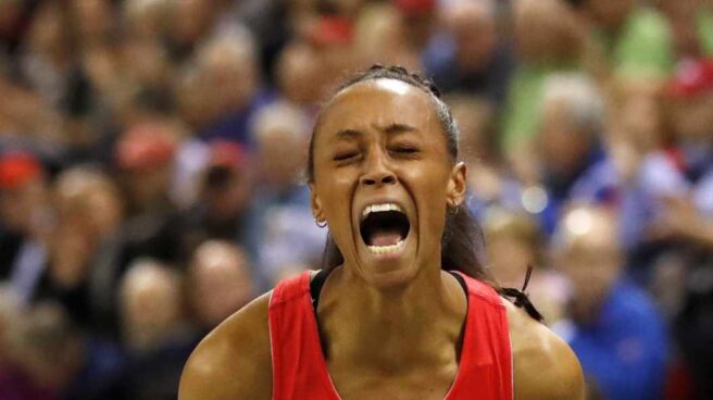 Ana Peleteiro celebra su título de campeona de Europa conseguido este domingo en Glasgow.