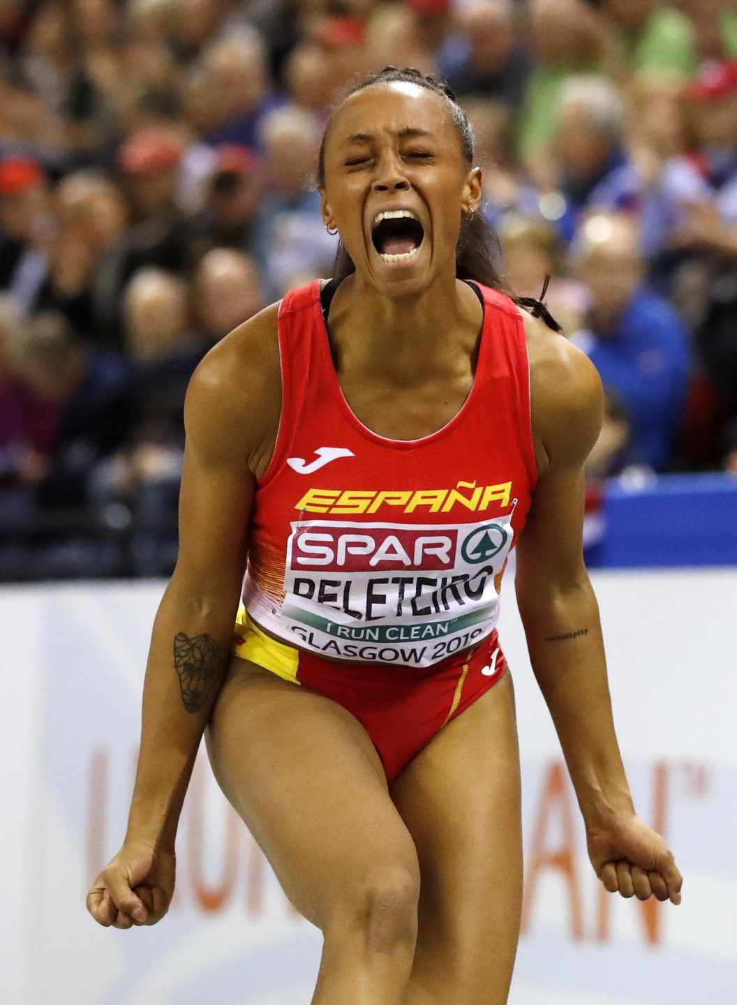 Ana Peleteiro celebra su título de campeona de Europa conseguido este domingo en Glasgow.