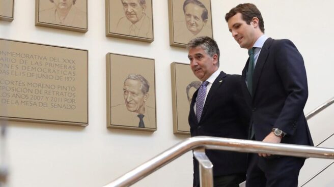casado cosidó senado portavoz Pablo Casado junto a Ignacio Cosidó en el Senado