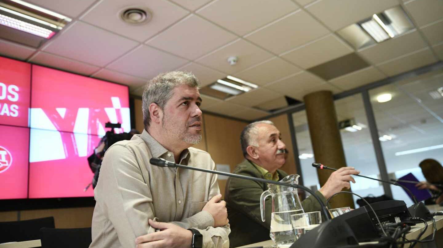 Los secretarios generales de CCOO, Unai Sordo (izquierda), y UGT, Pepe Álvarez (derecha).