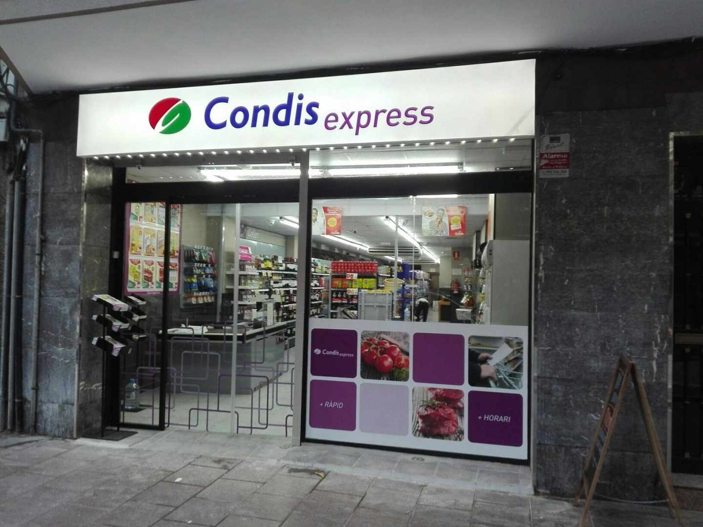 Tienda del Grupo Condis.