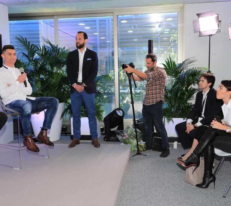 Cristiano Ronaldo abre una clínica capilar en Madrid para "ayudar a la economía española"