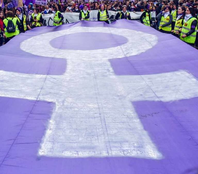 Seis meses de cárcel por llamar "guarras" y "golfas" a manifestantes del 8-M