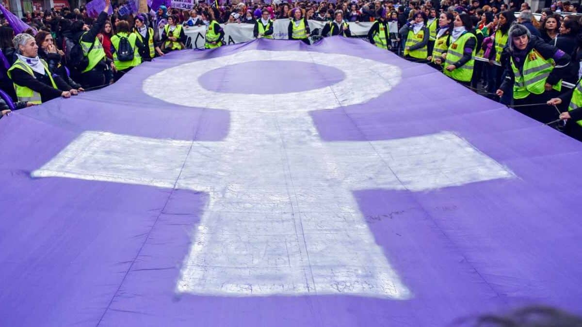 Seis meses de cárcel por llamar "guarras" y "golfas" a manifestantes del 8-M