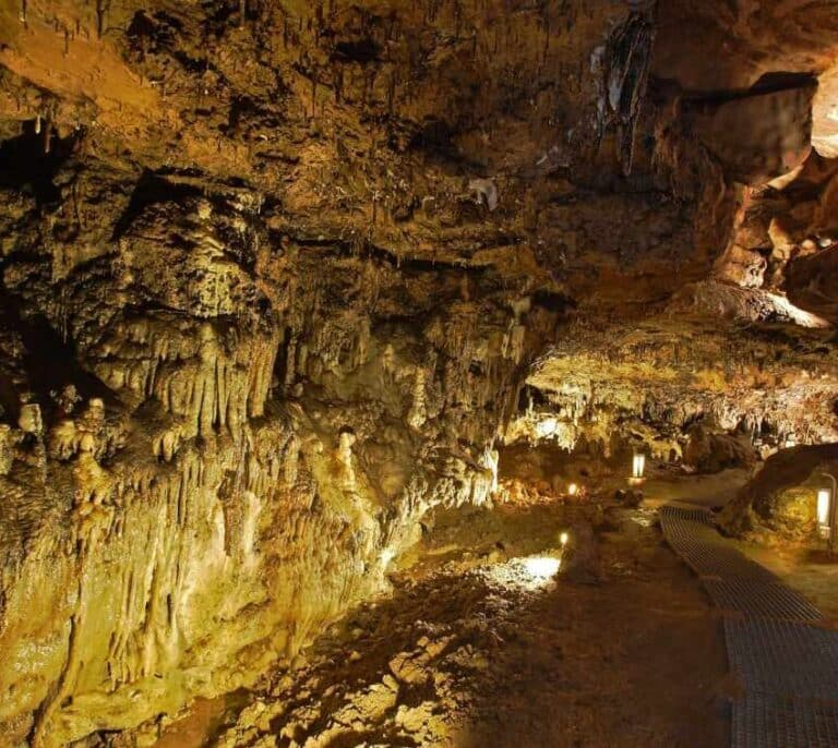 Un hombre muere en un accidente de espeleología en una cueva de Guadalajara