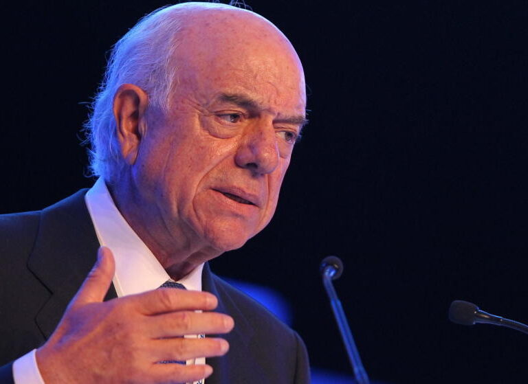 Francisco González asegura que se enteró por la prensa de la contratación de Villarejo