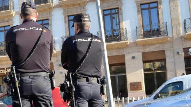 La Policía manda refuerzos a Avilés desde otras comisarías tras faltar 21 agentes Policías nacionales, en acto de servicio.