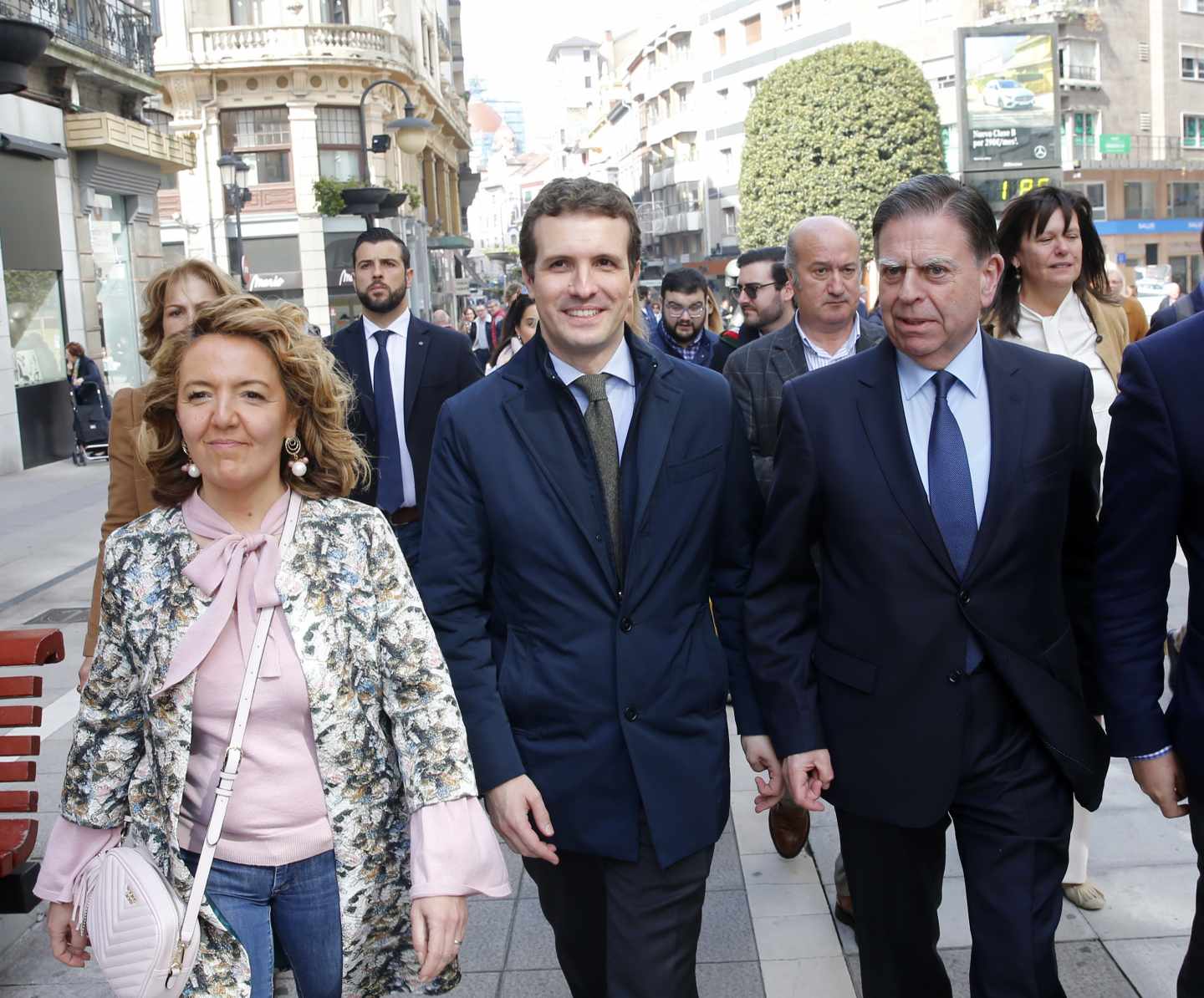 Teresa Mallada junto a Pablo Casado durante una visita a Asturias del presidente del PP.