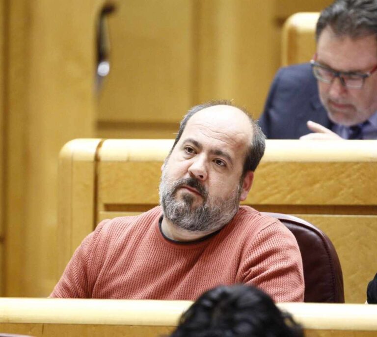 Un senador de Podemos renuncia a ir en las listas por el "perfil independentista"