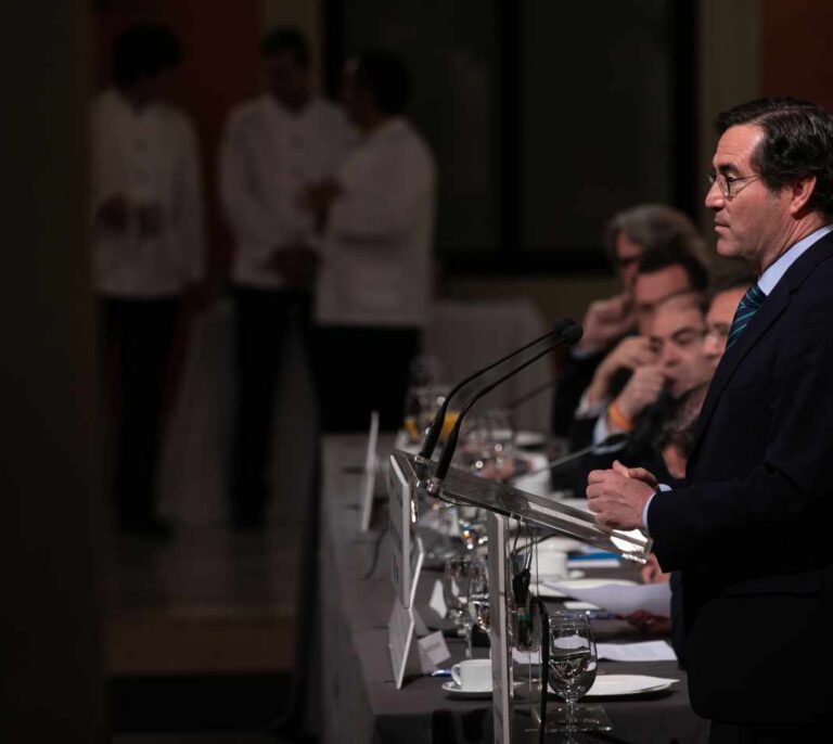 Las empresas piden endurecer la reforma laboral tras frenar el decreto de Sánchez