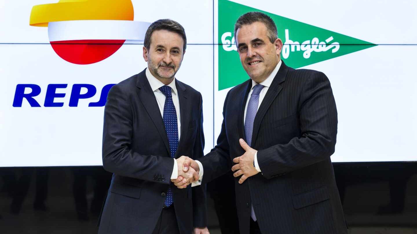 El consejero delegado de Repsol, Josu Jon Imaz, y el consejero delegado de El Corte Inglés, Víctor del Pozo.