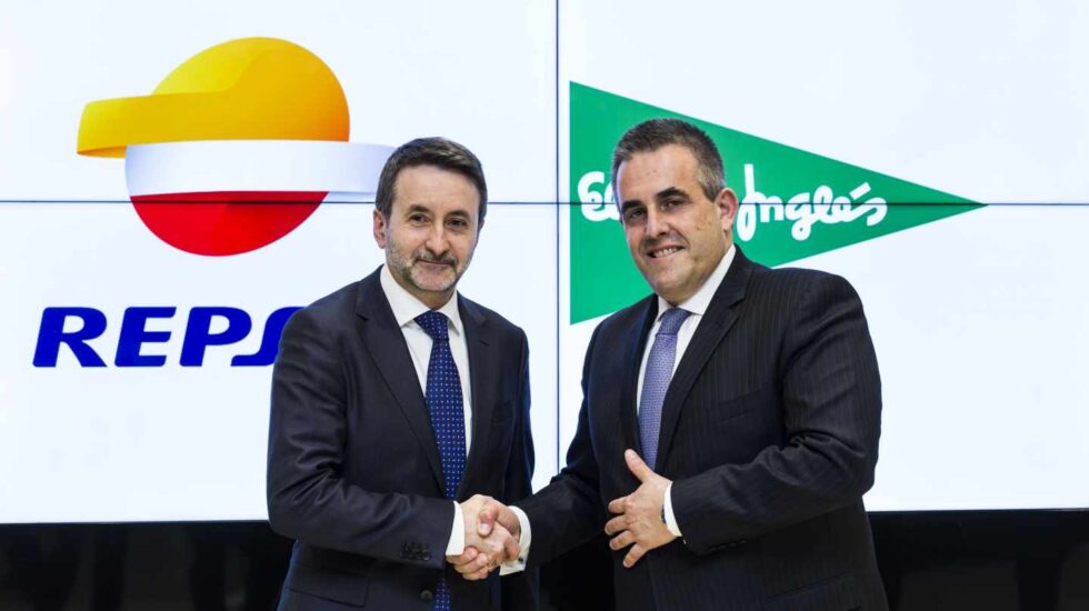 El consejero delegado de Repsol, Josu Jon Imaz, y el consejero delegado de El Corte Inglés, Víctor del Pozo.