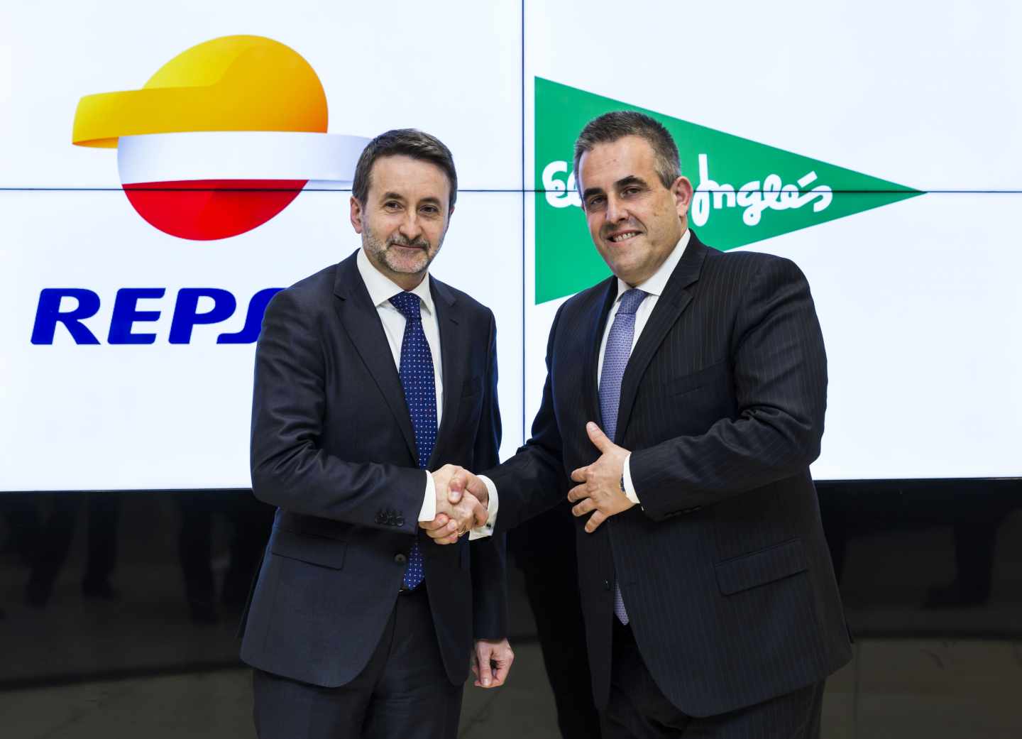 El consejero delegado de Repsol, Josu Jon Imaz, y el consejero delegado de El Corte Inglés, Víctor del Pozo.