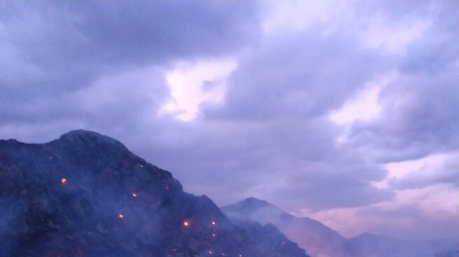 Uno de los incendios actualmente activos en Asturias.