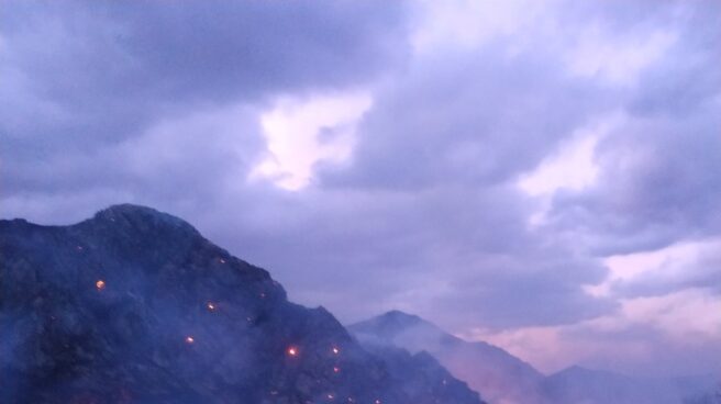 Fuego en Asturias: los incendios forestales se elevan a casi un centenar