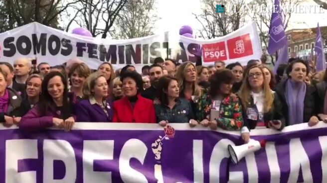 Las ministras, en la manifestación de Madrid.