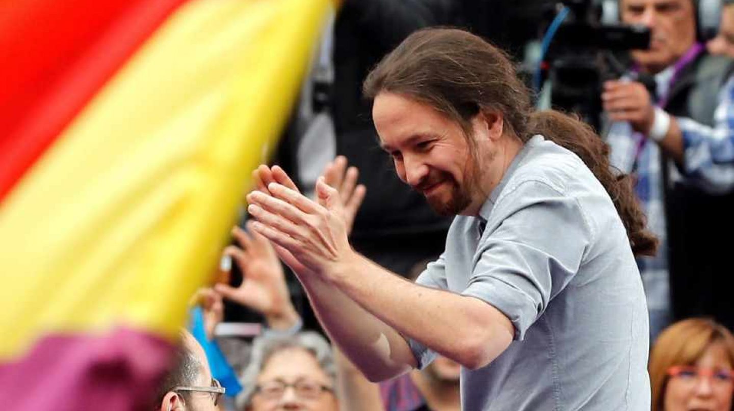 Pablo Iglesias saluda a Pablo Echenique.