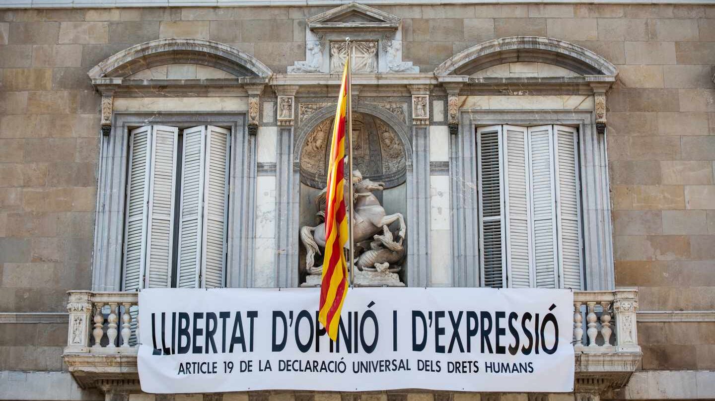 Nueva pancarta de la Generalitat.