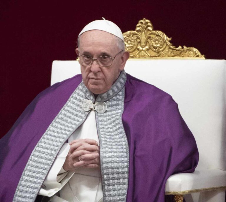 El Papa asegura que lloró al ver una concertina: "No podía creerlo"