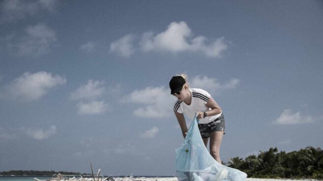 Las marcas de material deportivo fabrican productos con plásticos reciclados.