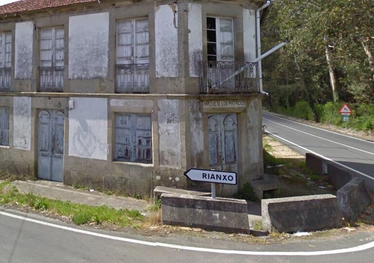 Un vecino de Rianxo mantenía a 25 perros en "condiciones deplorables" y comiendo animales muertos