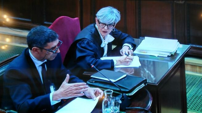 trapero_abogada_declaracion Josep Lluís Trapero, junto a su abogada durante la declaración ante el Tribunal Supremo.