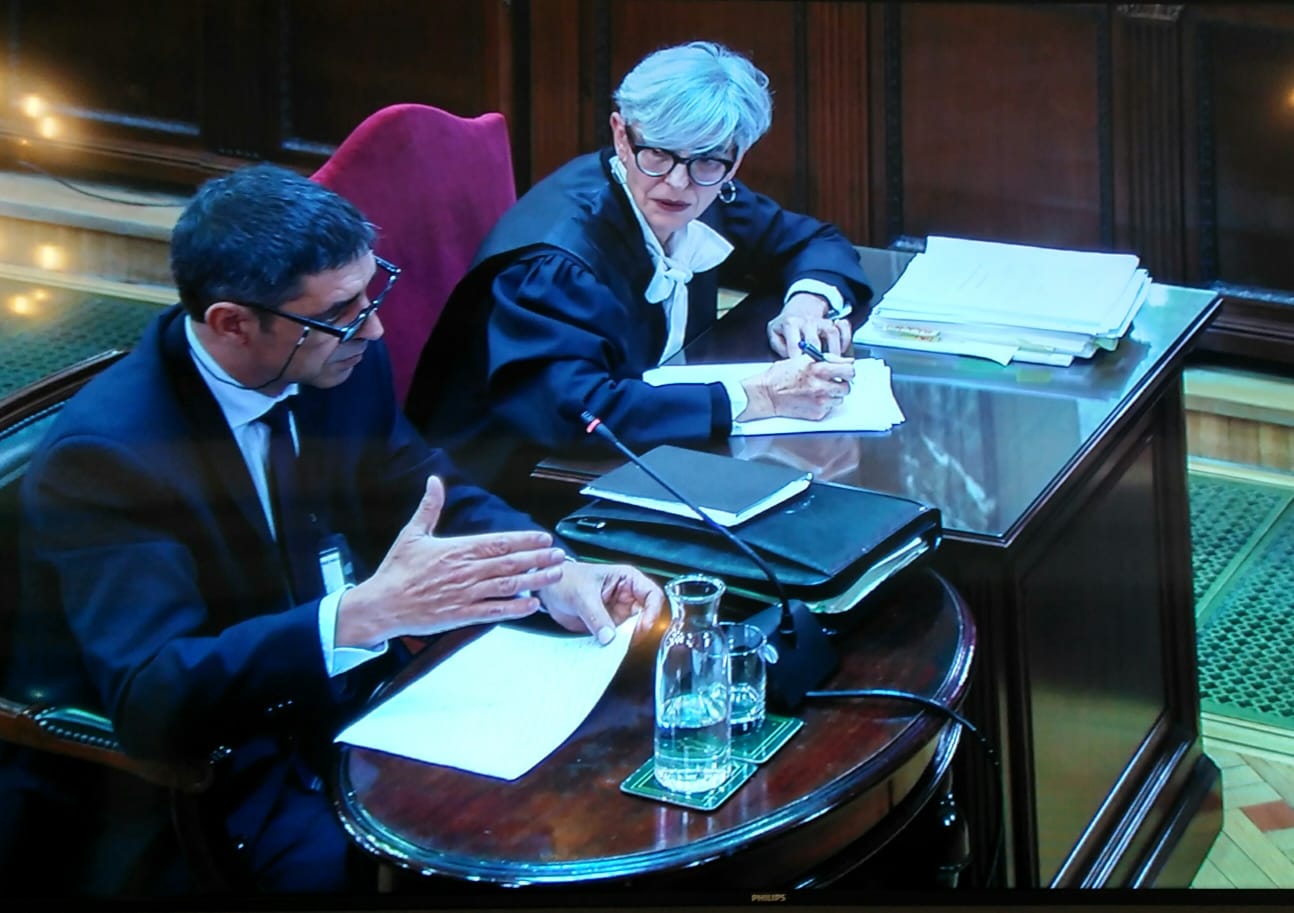 Josep Lluís Trapero, junto a su abogada durante la declaración ante el Tribunal Supremo.