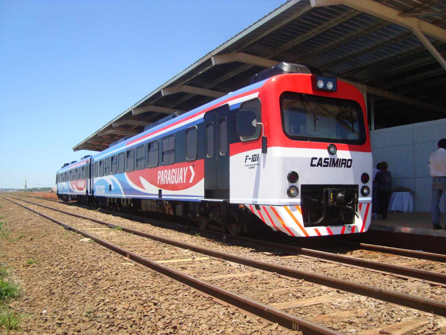 Renfe se alía con Sacyr para pujar por el Cercanías de Paraguay.