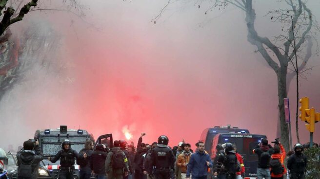 Disturbios y agresiones en la visita de los ultras del Lyon a Barcelona