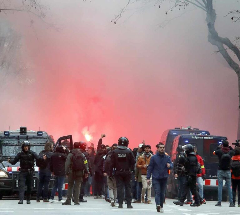 Disturbios y agresiones en la visita de los ultras del Lyon a Barcelona