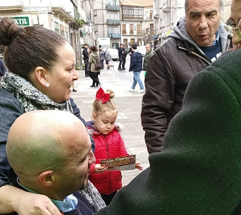 El joven que abofeteó a Rajoy vuelve a atacar a un dirigente de Vox en Pontevedra