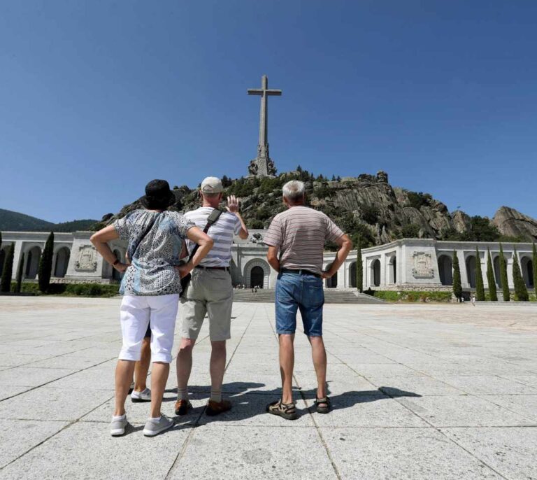 El negocio del Gobierno con el Valle de los Caídos: dispara sus ingresos y frena la ayuda a los monjes