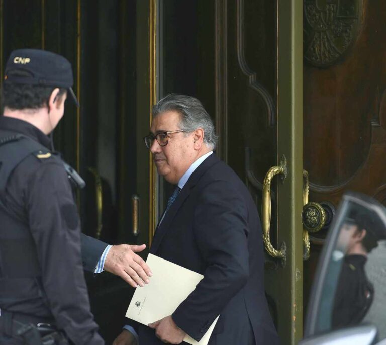 Acusan a Zoido de no defender la actuación de Policía y Guardia Civil en el 1-O