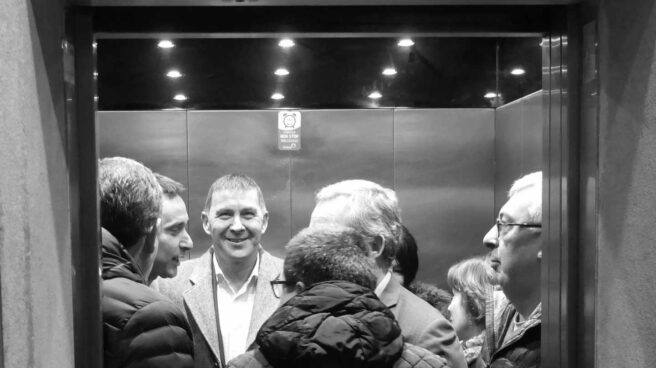 Arnaldo Otegi accede en ascensor a la sede de Confebask.