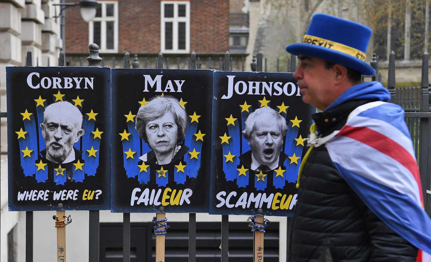 Crisis del Brexit: carteles de Corbyn, May y Johnson en Londres.