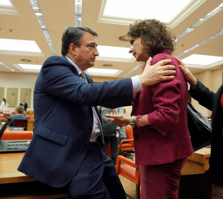 Sánchez compensa al PNV cediendo la gestión del Ingreso Mínimo Vital a Euskadi y Navarra
