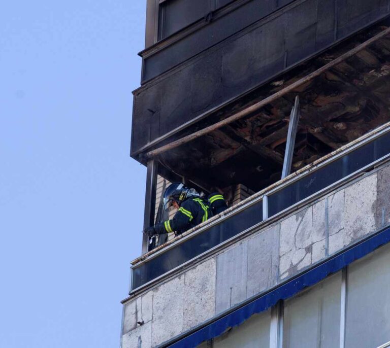 Un muerto y dos heridos graves en el incendio de una vivienda del barrio del Pilar