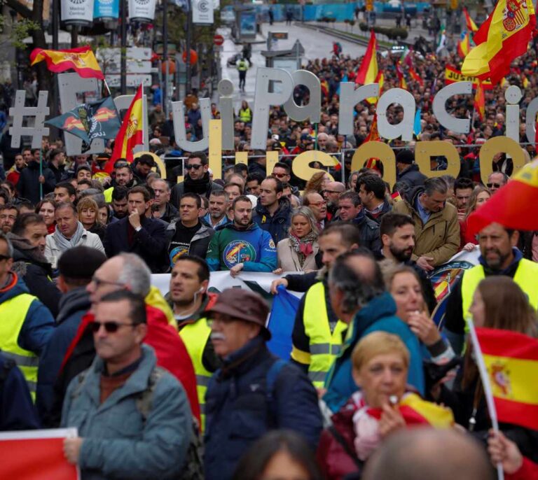 Guardias civiles y policias protestan contra Interior por "reírse" de 140.000 familias