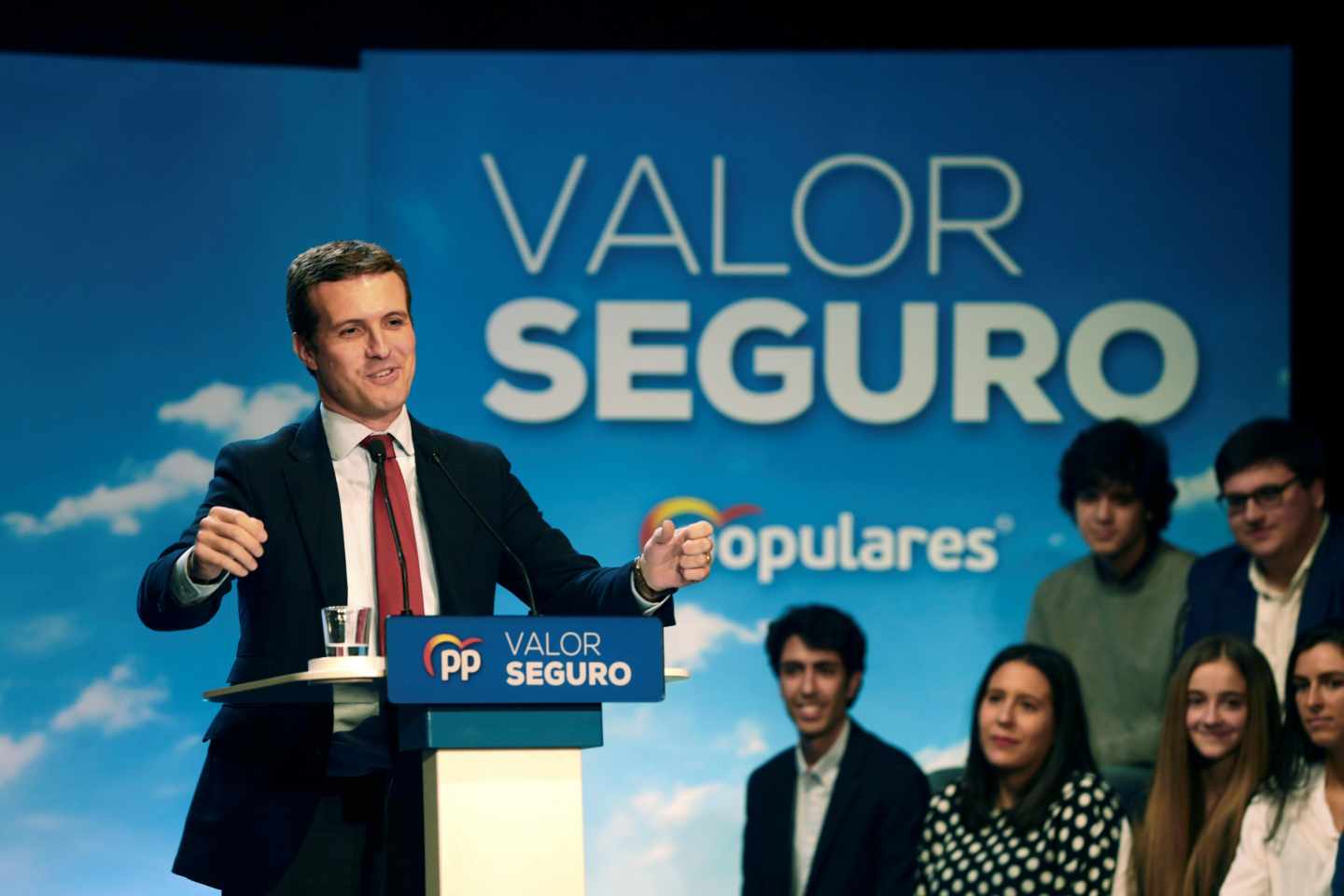 Casado endurece su discurso y vincula a Podemos con las muertes en Venezuela