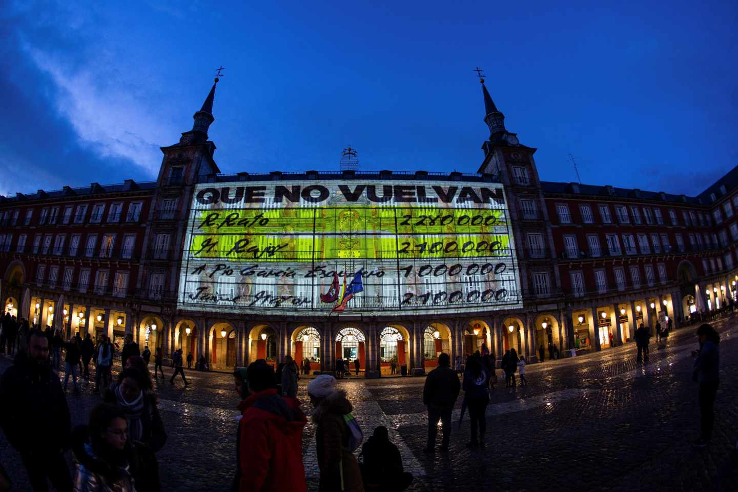 La Junta Electoral expedienta a Carmena y a Podemos por el vídeo de la Plaza Mayor