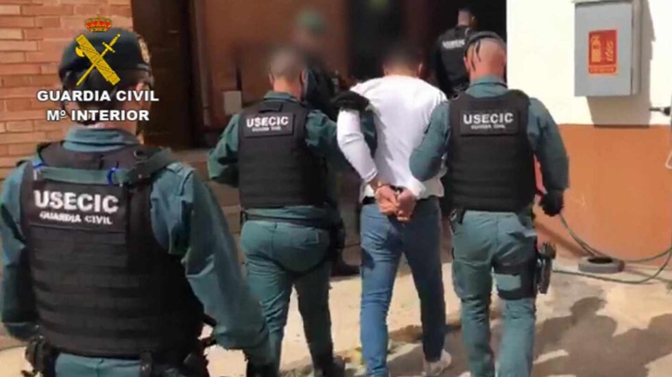 Captura de un video facilitado por la Guardia Civil de la detención del novio de la joven desaparecida desde el pasado mes de febrero en Vinaroz (Castellón).