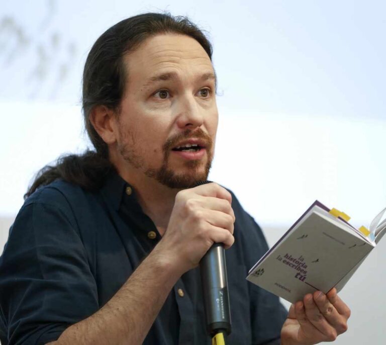 Podemos excluye el referéndum de Cataluña de su programa en versión 'Constitución'